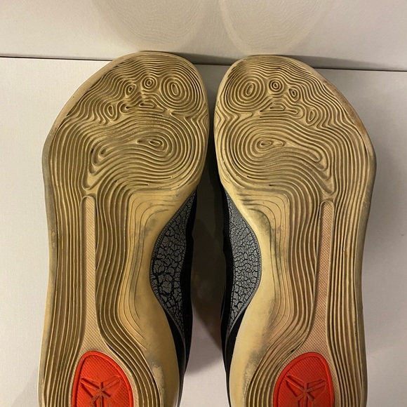 Kobe 9 Laser Crimson Low - Picture 7 of 10